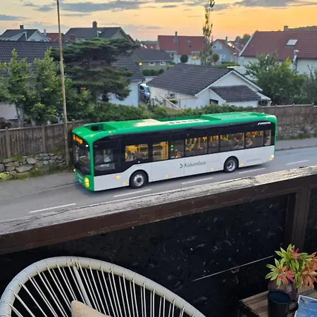 Ons - 1 Min Walk To Bus - 5 Min Direct To Forum *